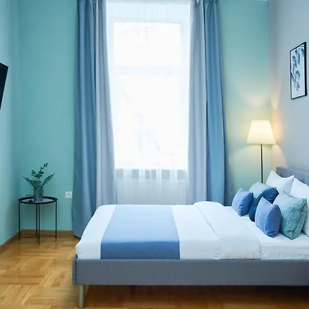 Cozy Apartment, 5Mins To Opera Lviv Exterior photo