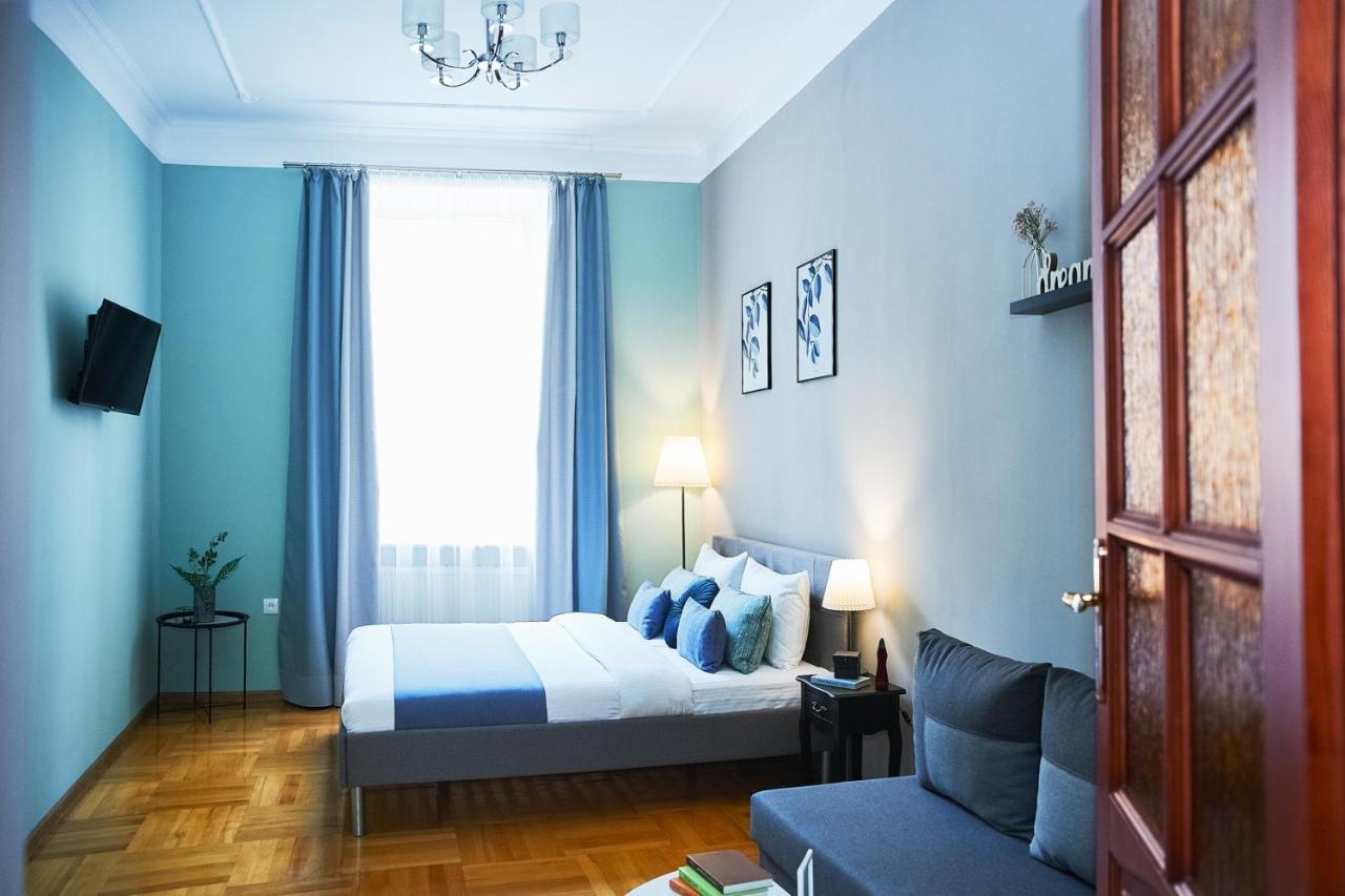 Cozy Apartment, 5mins To Opera Apartment *