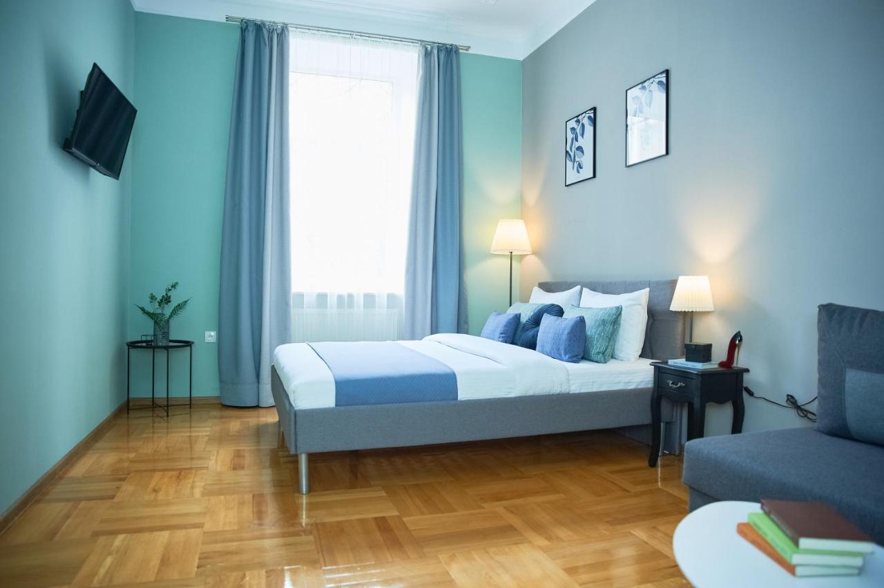 Apartment Cozy Apartment, 5mins To Opera